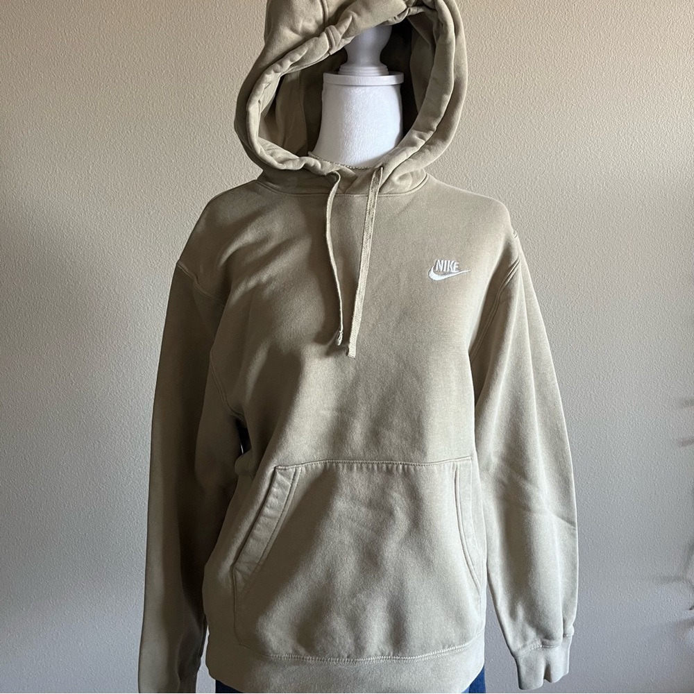 Nike tan basic men’s hoodie size small